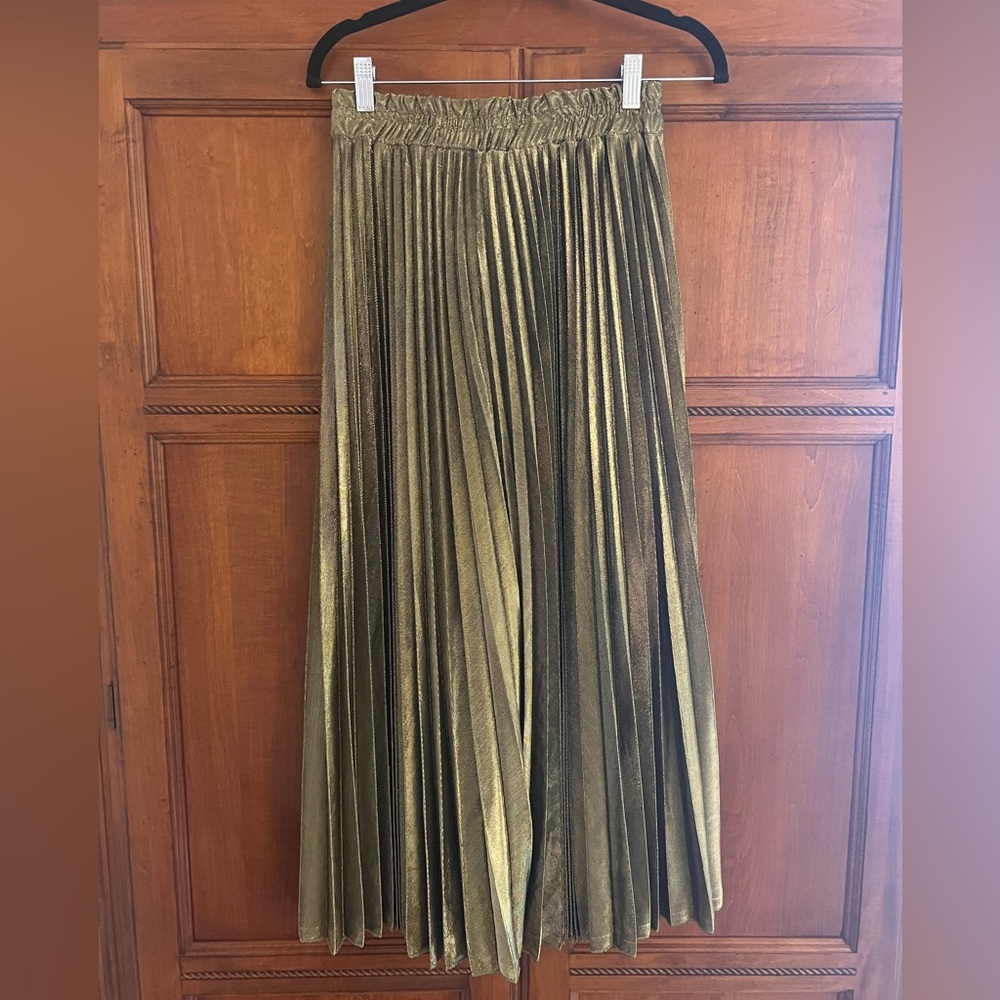 Love J Gold pleated skirt